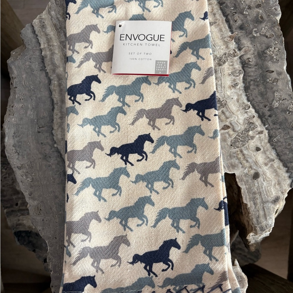 NWT Envogue Equestrian Print Kitchen Towel - Picture 1 of 4